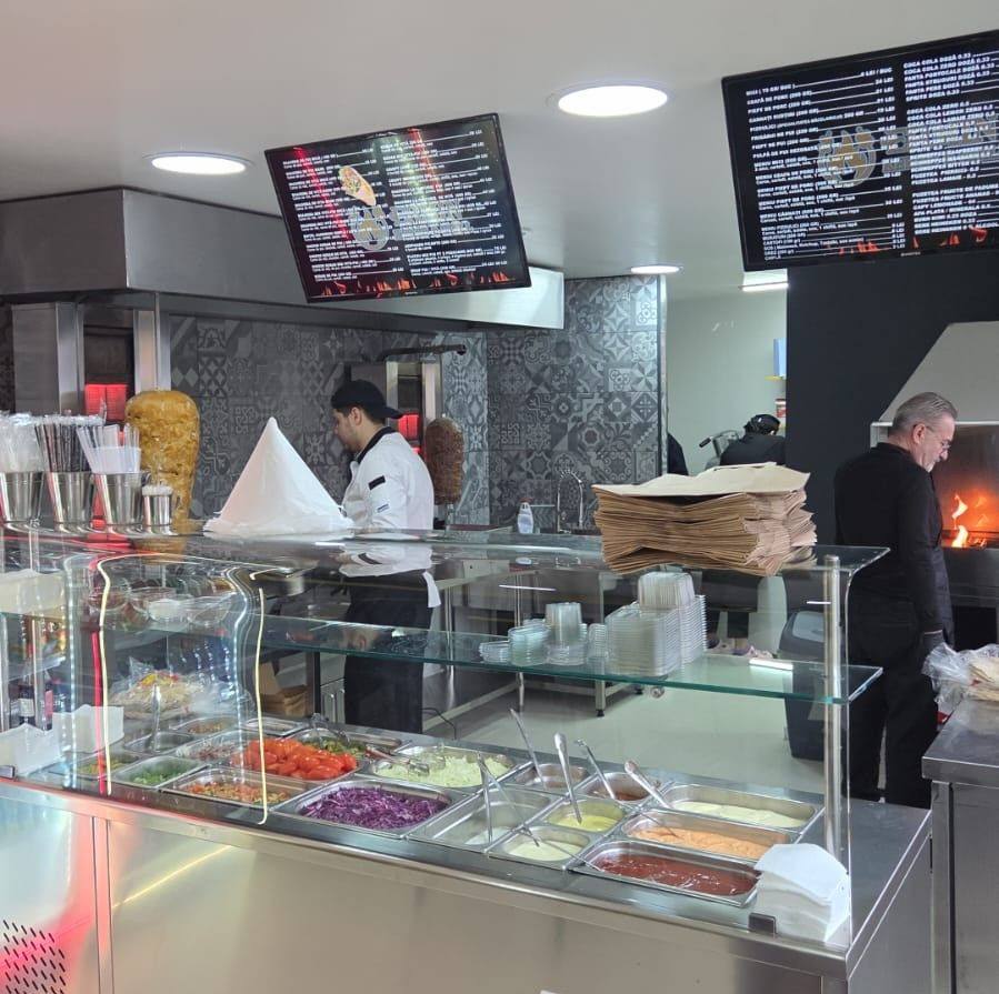Ermin Kebab & Grill zona de preparare